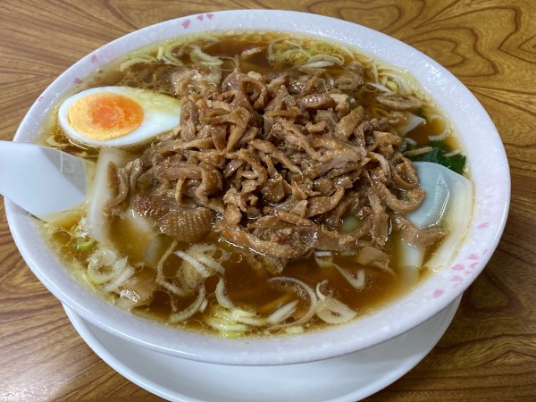 「ワンタンメン・とり皮」@さくらい食堂の写真