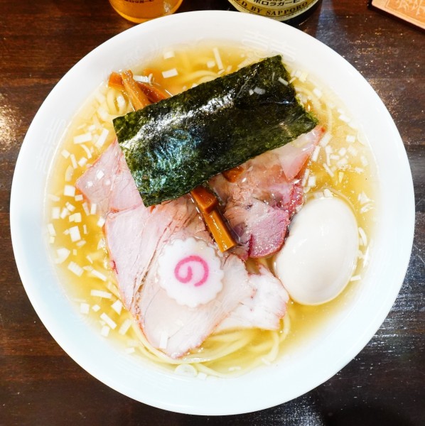 「東京塩ラーメン+味玉+瓶ビール」@自家製麺 うるちの写真
