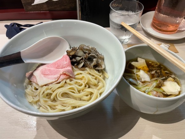 「黒舞茸と近江黒鶏の昆布水つけ麺」@柳麺 呉田-goden-の写真