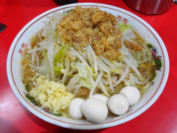 「小（800円）＋うずら（100円）ヤサイニンニクアブラ」@ラーメン二郎 千葉店の写真