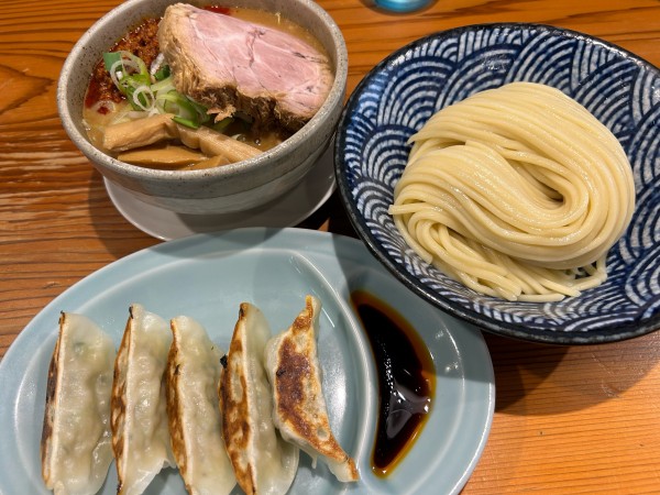 「つけそば辛味噌1200円、餃子380円」@麺 一直の写真