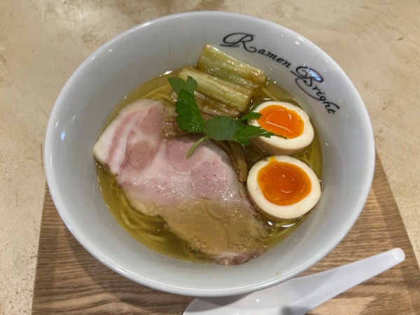 「淡麗金しお薫玉のせ」@拉麺 ぶらいの写真