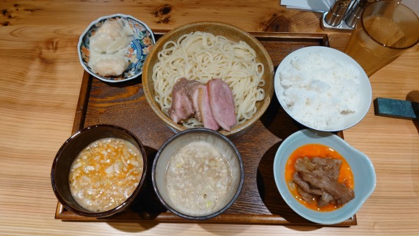 「つけ汁2種海老ワンタンつけめん＋黒毛和牛サーロインご飯」@あいだやの写真