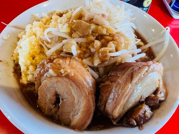 「ラーメン（小）1000円と豚増し（150円）」@ボディブローの写真