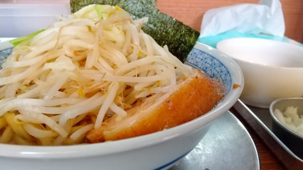 「#ラーメン #味付き脂 #玉葱 #ニンニク #800円」@ラーメン ぶぅさんの写真