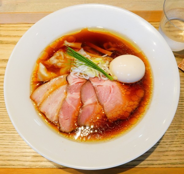 「特製中華蕎麦＜醤油＞（手もみ麺）」@宍道湖しじみ中華蕎麦 琥珀 東京本店の写真