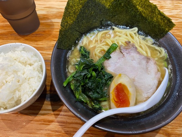 「ラーメン　790円」@Neo家系らーめん實家 本厚木店の写真
