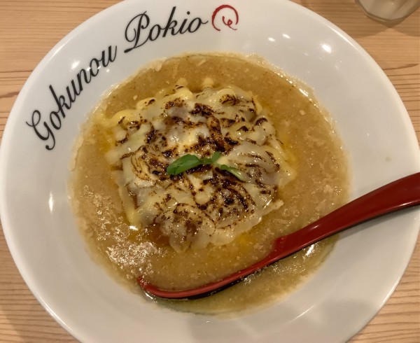 「[限定]ポキーマーカレーラーメン＋炙りチーズ」@極濃家系ラーメン 歩輝勇 センター北店の写真