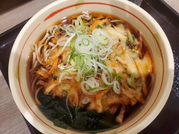 「天ぷらそば５１０円」@狭山そば 所沢店の写真