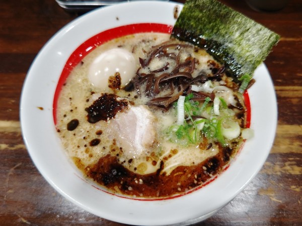 「豚骨醤油味玉ラーメン」@四十三代目 哲麺 入間宮寺店の写真