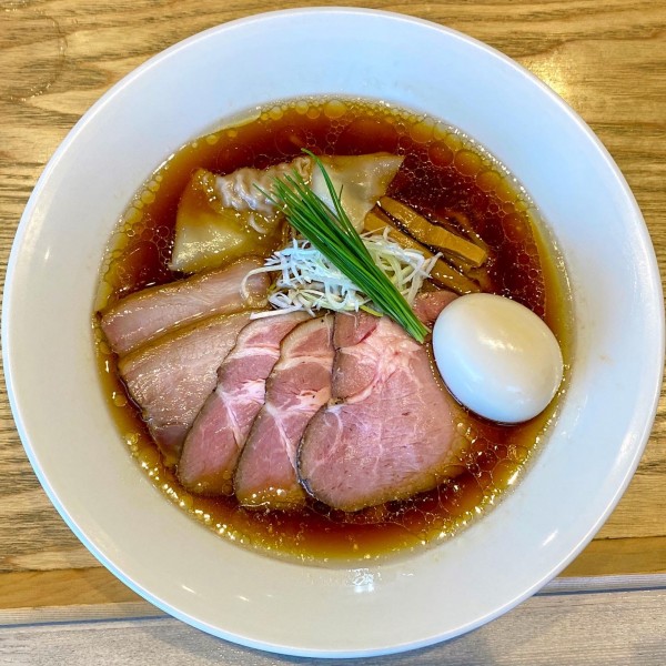 「特製 中華蕎麦＜醤油＞（手揉み麺）¥1,400 麺大盛 ¥150」@宍道湖しじみ中華蕎麦 琥珀 東京本店の写真