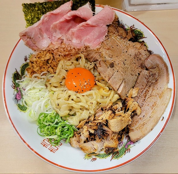 「地鶏と濃い玉のまぜそば」@手揉み中華そば 中村の写真