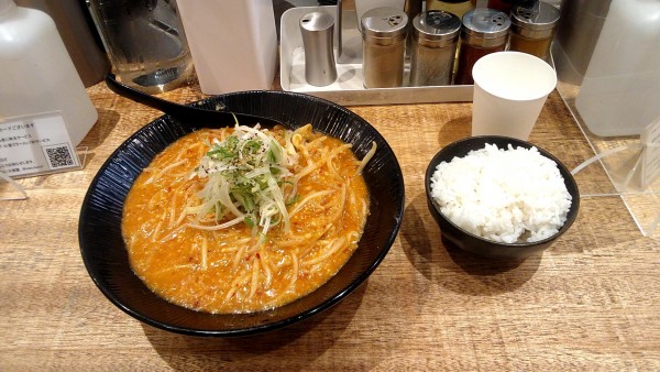 「辛味噌ラーメン800円+小ライス50円」@大塚屋の写真