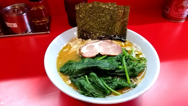 「ラーメン並（７８０円）＋ほうれん草（１３０円）」@横浜家系ラーメン 黄金家 鴨居店の写真