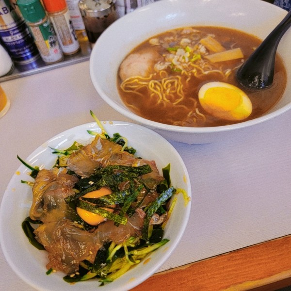 「本日のランチ🅰️店長の釣ったヒラメのづけ丼」@笑顔の写真