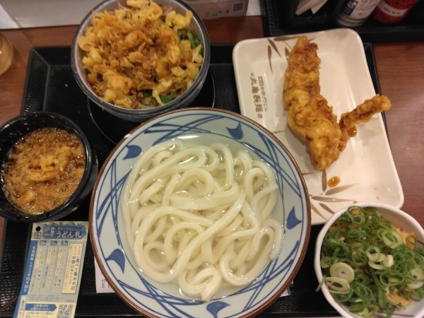 「釜揚げ並340円、チョイ鰹節ご飯160円、かしわ天180円」@丸亀製麺 松戸栗ヶ沢店の写真