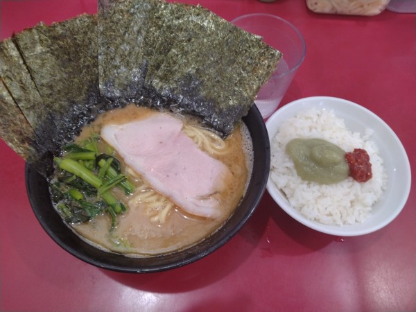 「らーめん(並)¥800+のり¥100+ライス¥120-」@杉田家 千葉祐光店の写真