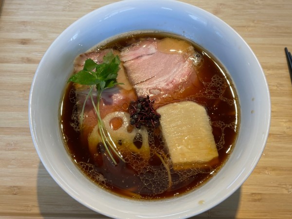 「らぁ麺　￥９５０」@らぁ麺と点心 グラフミの写真