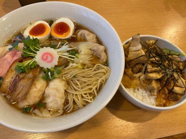 「特製ワンタン醤油ラーメン+ミニチャーシューとろろご飯1550」@麺屋 木ノ下の写真