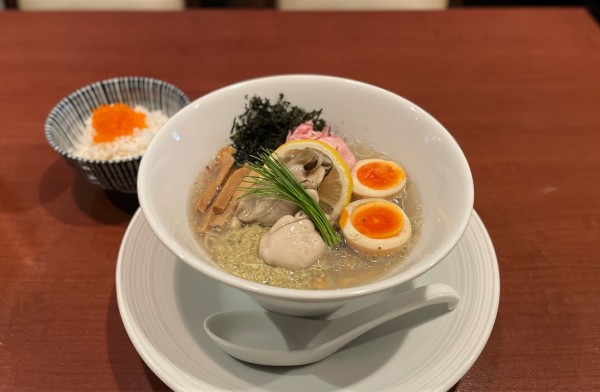 「【限定】冷やし牡蠣そば¥1400、白ご飯¥150」@酒肴場 屯の写真