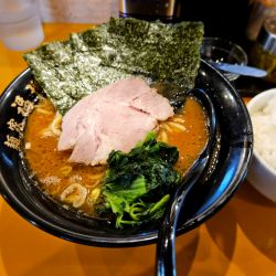 ラーメン(味濃め、油多め)
