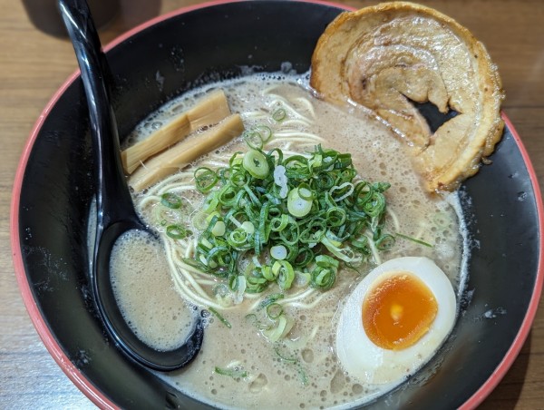 「豚骨ラーメン」@らーめん ど真ん中の写真