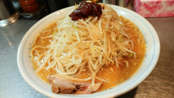 「味噌らーめん・(中)✖︎2(野菜増し味濃いめ)￥1,150」@らーめん大 汐留店の写真