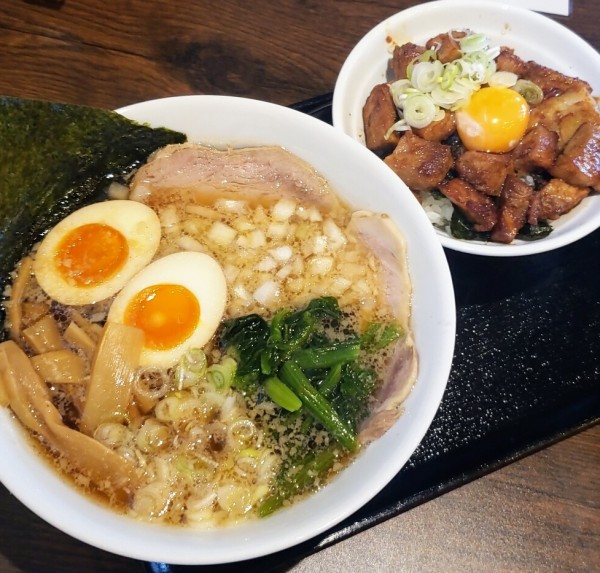 「【ランチ限定】味玉あっさりしょうゆ＋チャーシュー丼￥1200」@むぎ笑やの写真