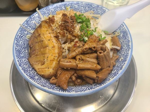 「小豚ラーメン」@らーめん 凌駕の写真