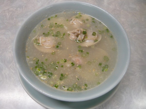 「ハマグリらーめん(麺半分)」@伊勢屋食堂の写真