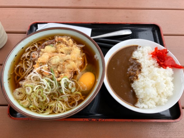 「かき揚げそばミニカレーセット」@美野里PA 下り線の写真