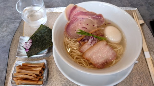 「中華蕎麦〈塩〉上 ＆ 吊し焼きバラ丼」@宍道湖しじみ中華蕎麦 琥珀 池袋店の写真