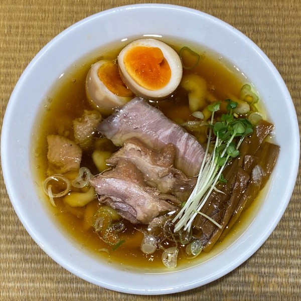 「親鶏中華そば（極太）¥860 自家製煮卵 ¥100」@手打 親鶏中華そば 綾川の写真