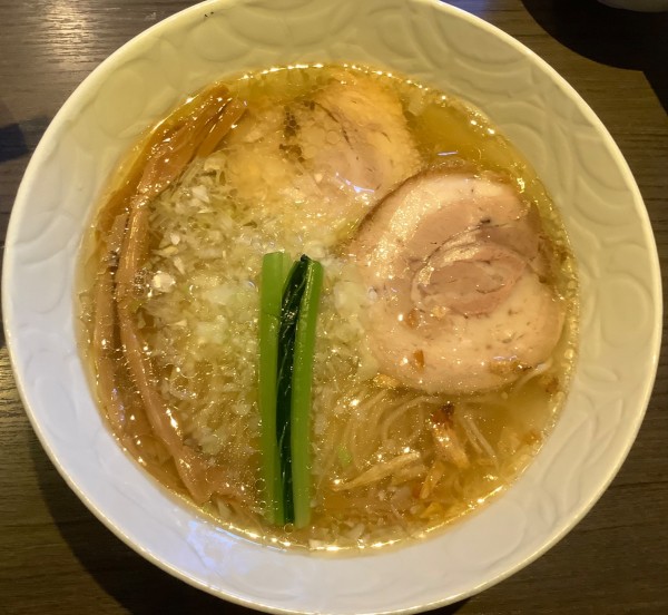 「塩らぁ麺」@支那そばや 本店の写真