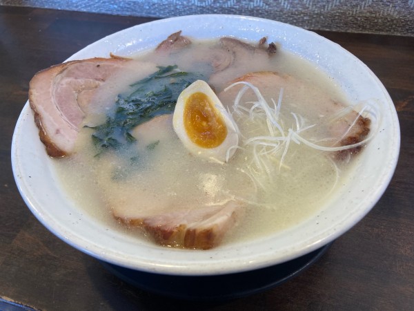 「白ラーメン・チャーシュー」@コイキヤホンポの写真