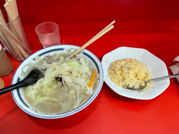 「タンメン+半チャーハン(800円)」@伊峡の写真