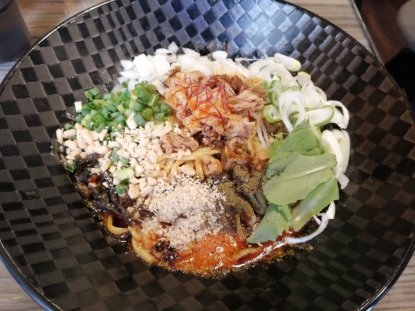 「汁無し担々麺　白胡麻　　980円」@四川担々麺 ななつぼし 新橋店の写真