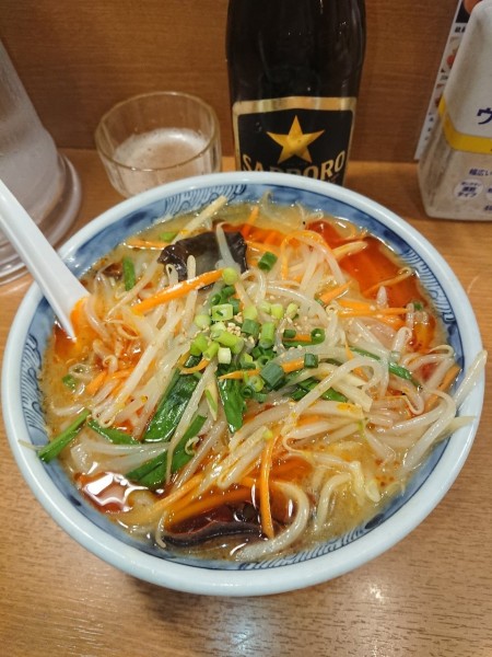 「サッポロ黒ラベル(中瓶)＋酸辣湯麺」@麺飯食堂 なかじまの写真