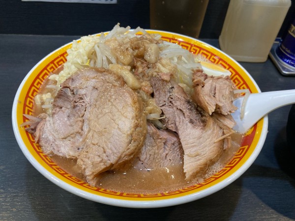 「ラーメン豚2半玉」@えどもんどの写真