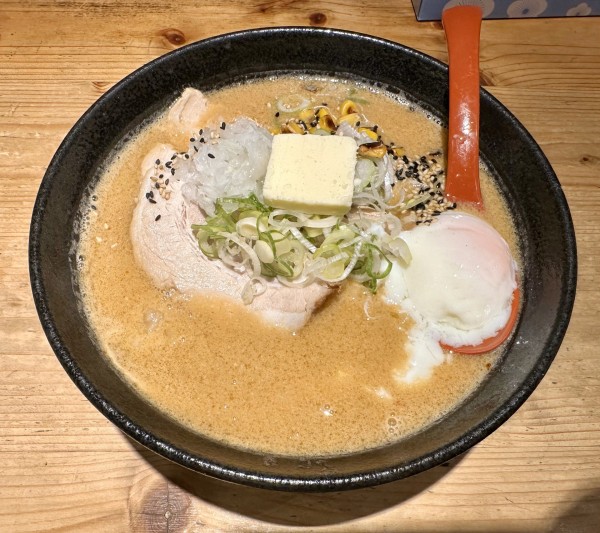 「温玉バター味噌らーめん」@札幌ラーメン獅子王の写真