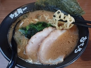 「とんこつらーめん(並)(770)」@麺屋 岡一の写真