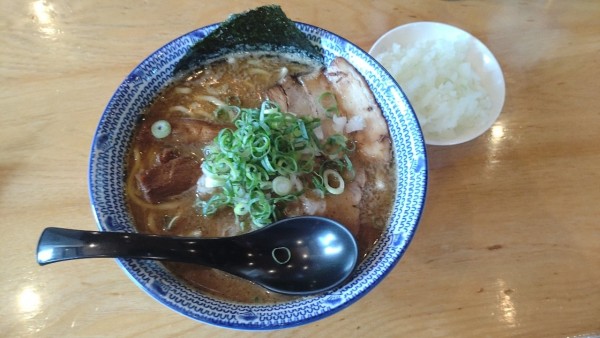 「濃厚中華そば(玉ねぎトピ)」@麺 やまだの写真