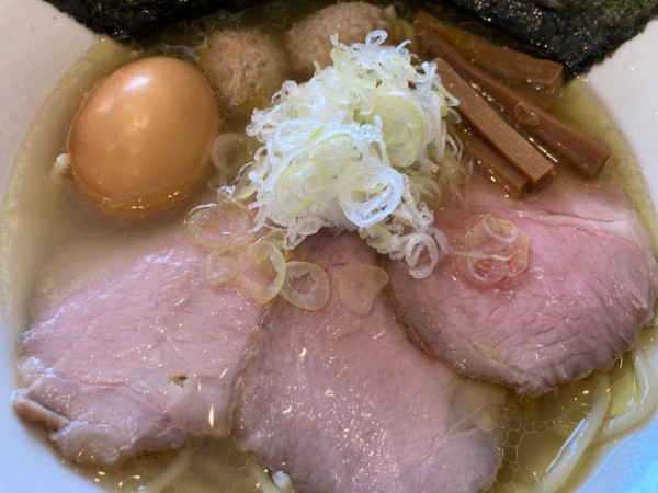 「全部のせ塩らーめん(燻製たまご)」@しののめヌードルの写真