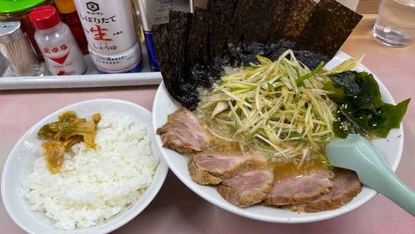 「ねぎチャーシュー、ねぎW、のり、ライス」@ラーメン かいざんの写真