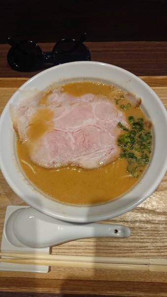 「自家製オマール海老煮干ソバ(オマールヘッド×自家製オマールヘッド」@NIBOSHIMANIAの写真