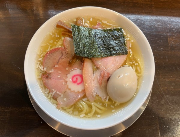 「東京塩ラーメン＋味玉」@自家製麺 うるちの写真