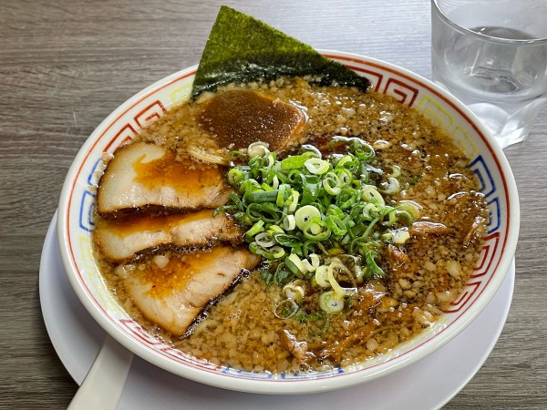 「背脂煮干し中華そば」@中華そば まる井の写真