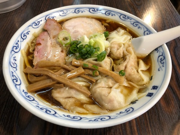 「熟成中華ワンタンメン」@二葉 上荻店の写真