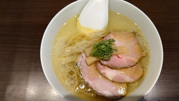 「名古屋コーチンの炙り肉中華そば(塩)900円」@寿製麺よしかわ 坂戸店の写真