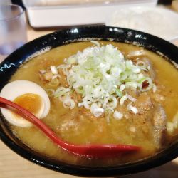 こだわりの味噌煮込みモツらーめん１０００円＆白飯１００円